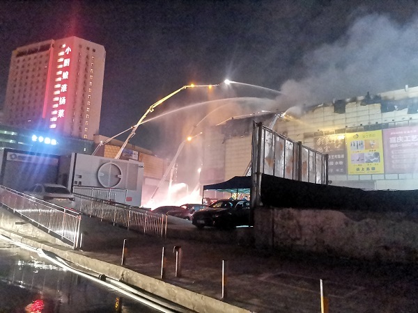 南京消防通报金盛商场火灾:明火于凌晨扑灭未造成伤亡