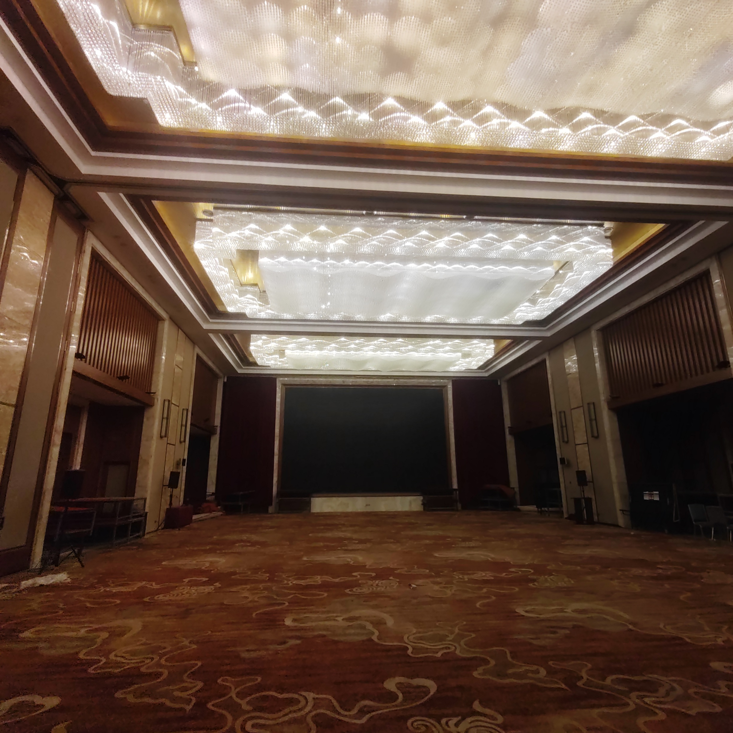 海南三亚清洗国际酒店水晶灯挂网，停止下一场“水晶雨”，我们跨越2000公里而来】